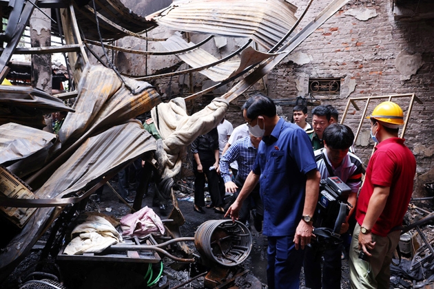 Hiệp hội Bảo hiểm Việt Nam hỗ trợ các nạn nhân vụ cháy nhà trọ 3 tầng tại P.Trung Hoà, Q.Cầu Giấy